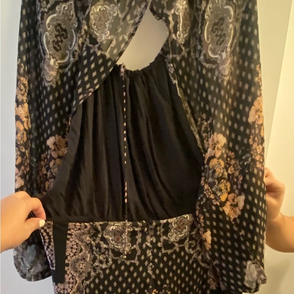 Long sleeve open back peasant tiered dress - Picture 3 of 3